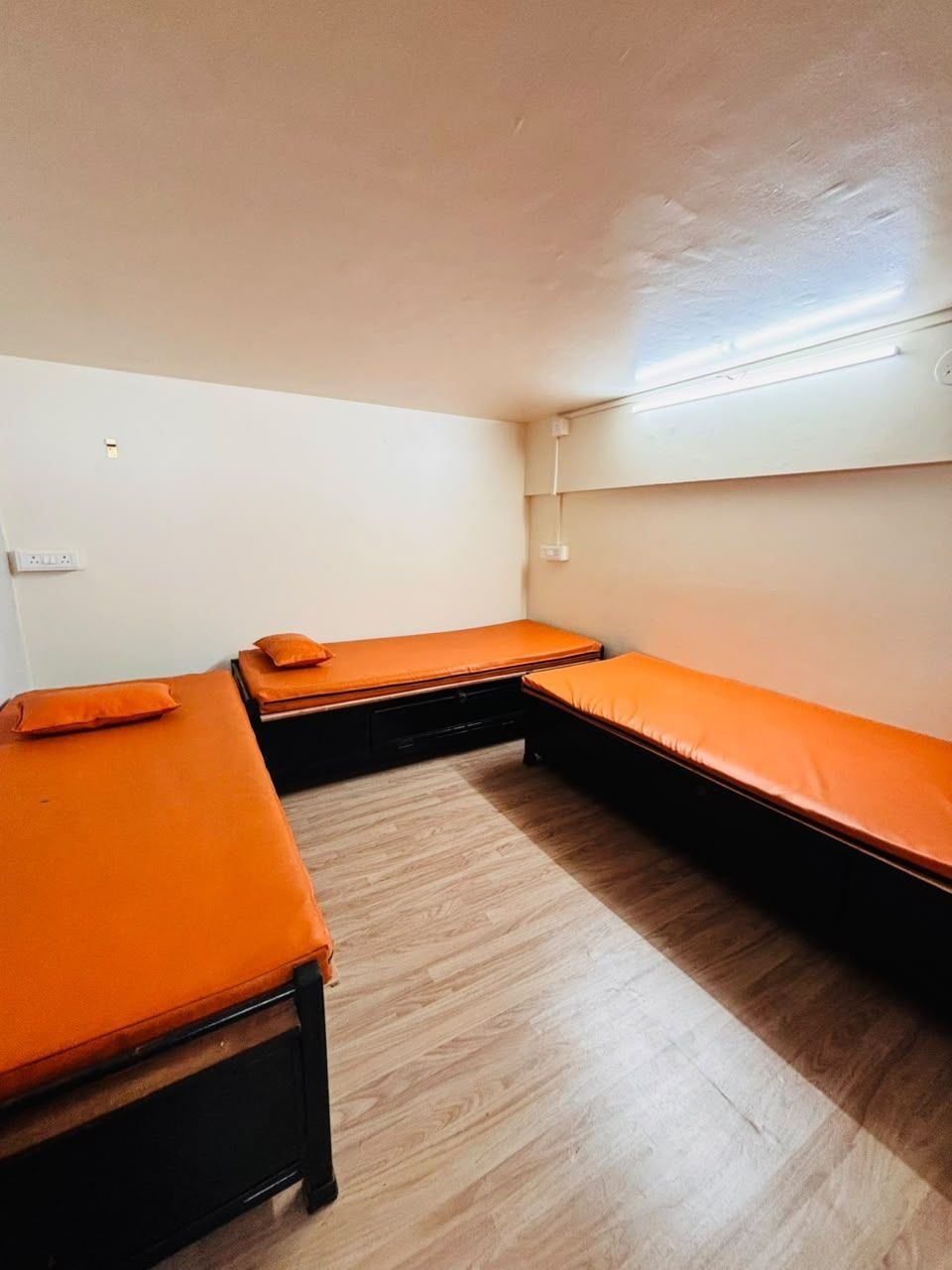 HOSTEL for rent in Pune photo 3