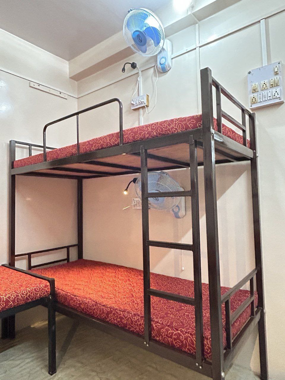 HOSTEL for rent in Narayan Peth, Pune photo 3