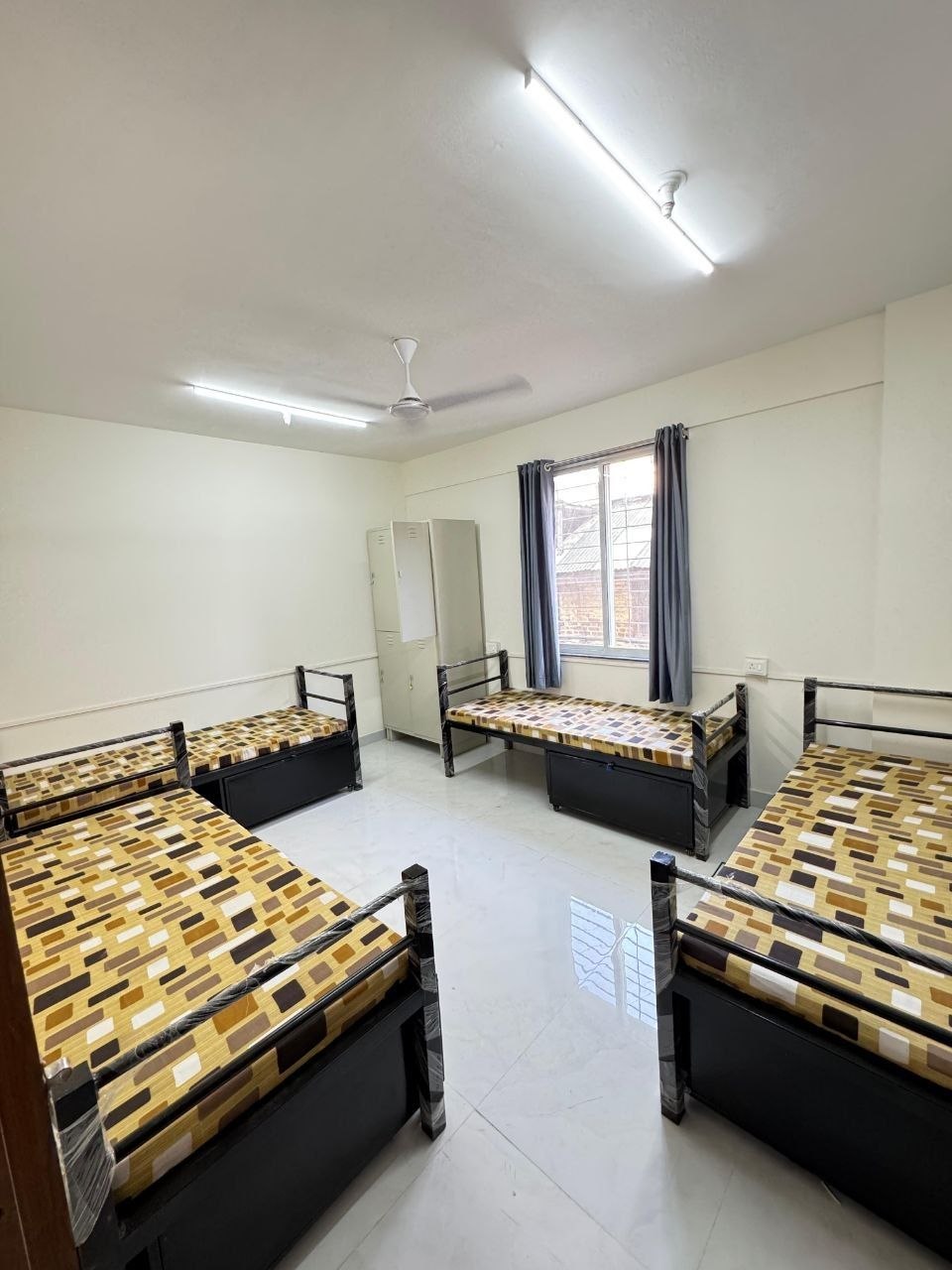 HOSTEL for rent in Pune photo 3