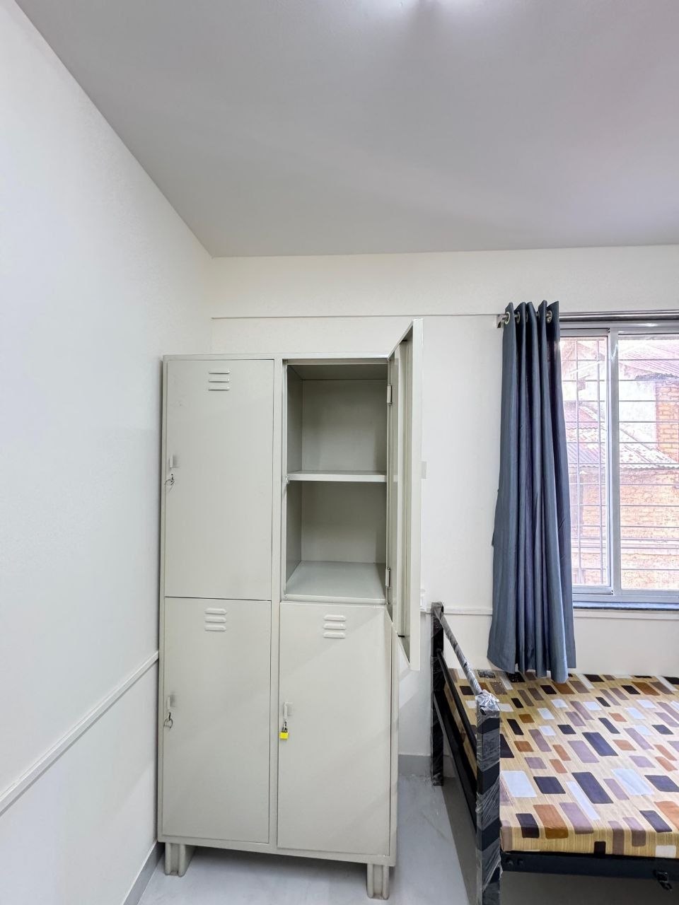 HOSTEL for rent in Pune photo 4
